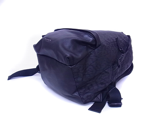 実際に弊社で買取させて頂いたGIVENCHY/ジバンシィ[8万↑]レオパード柄 リュックサック 黒の画像 3枚目