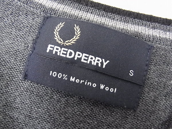 実際に弊社で買取させて頂いたFRED PERRY/フレッドペリー ウールセーター/Vネック グレー Sの画像 2枚目