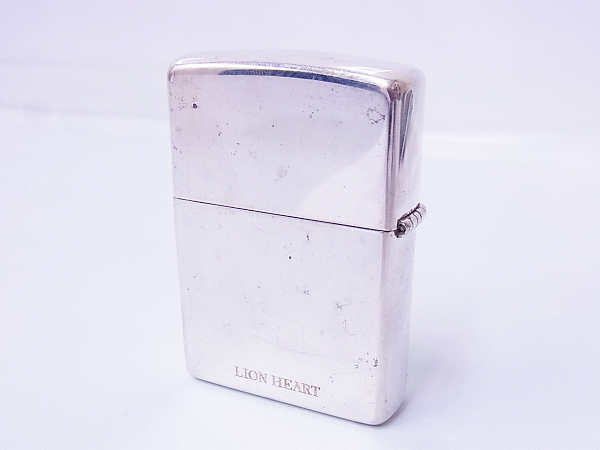 実際に弊社で買取させて頂いたZIPPO/ジッポー×LION HEART ハウル彫刻 シルバー 2011年製の画像 3枚目