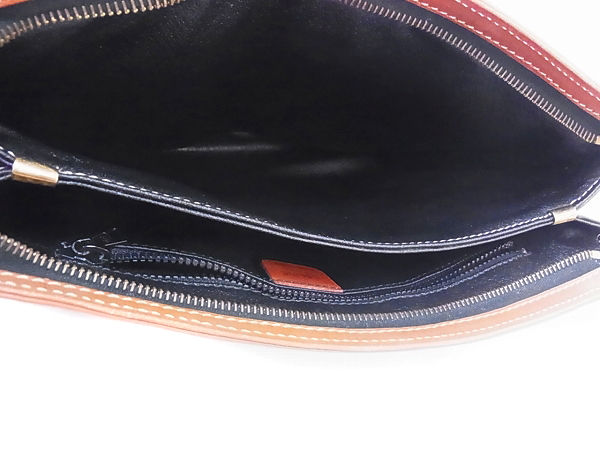 実際に弊社で買取させて頂いたCELINE/セリーヌ ショルダー/セカンドバッグ 黒/茶 2点セットの画像 4枚目