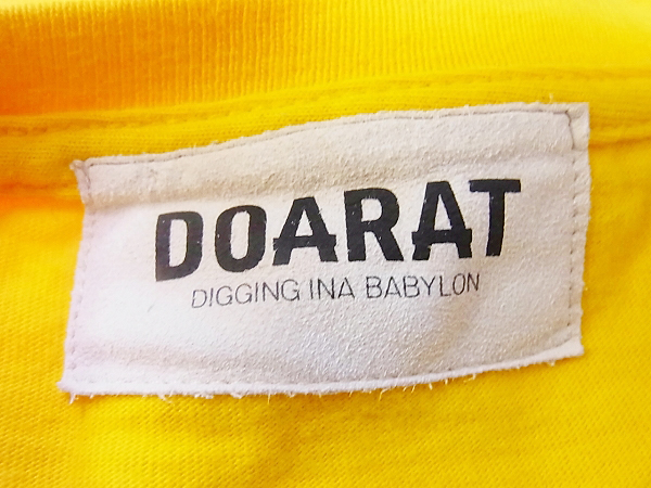 実際に弊社で買取させて頂いたDOARAT/ドゥアラット イラストプリントTシャツ 半袖 イエローの画像 2枚目