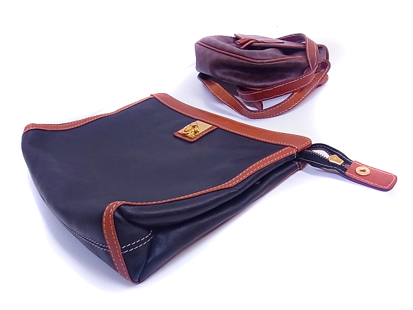 実際に弊社で買取させて頂いたCELINE/セリーヌ ショルダー/セカンドバッグ 黒/茶 2点セットの画像 2枚目