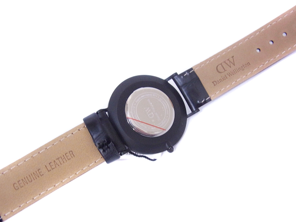 実際に弊社で買取させて頂いた[未使用]ダニエルウェリントン×バーニーズ別注限定モデル腕時計の画像 5枚目