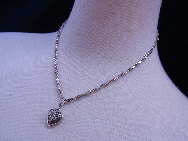 実際に弊社で買取させて頂いたLOREE RODKIN/ローリーロドキンメッシュハートクロスネックレスの画像 4枚目