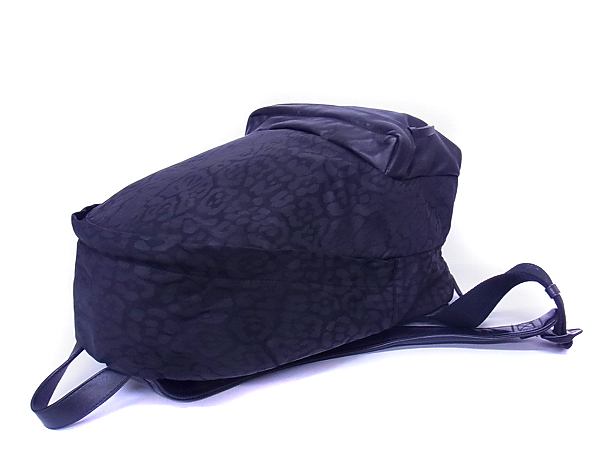 実際に弊社で買取させて頂いたGIVENCHY/ジバンシィ[8万↑]レオパード柄 リュックサック 黒の画像 2枚目