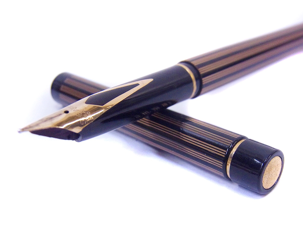 実際に弊社で買取させて頂いたSHEAFFER/シェーファー 万年筆 585/14K ブラック×ゴールドの画像 1枚目