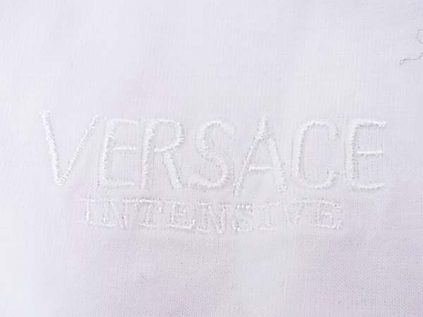 実際に弊社で買取させて頂いたVERSACE/ヴェルサーチ ポロシャツ ロゴ刺繍 メンズ ホワイト/Sの画像 6枚目