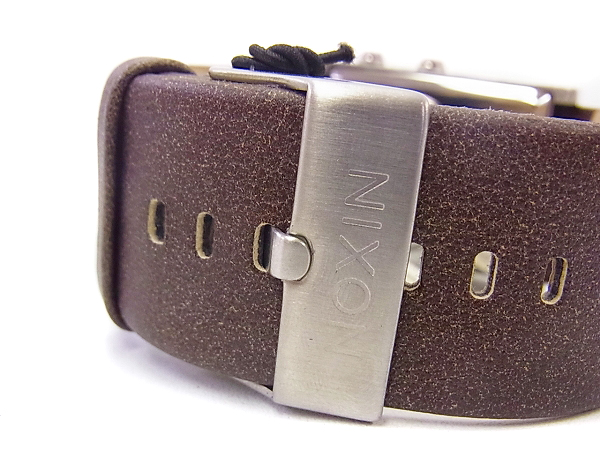 実際に弊社で買取させて頂いたNIXON/ニクソン DORK BROWN デジタル クウォーツ腕時計 A400400の画像 6枚目