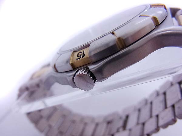 実際に弊社で買取させて頂いたGIVENCHY/ジバンシー メタルバンド腕時計 シルバー×ゴールドの画像 3枚目