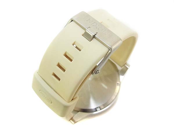 実際に弊社で買取させて頂いたNIXON/ニクソン 51-30 PU クオーツ腕時計 ホワイト/A058-793の画像 2枚目