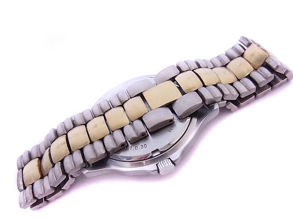 実際に弊社で買取させて頂いたGIVENCHY/ジバンシー メタルバンド腕時計 シルバー×ゴールドの画像 4枚目