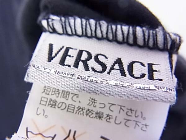 実際に弊社で買取させて頂いたVERSACE/ヴェルサーチ 半袖ポロシャツ ロゴ刺繍 ブラック/Sの画像 3枚目