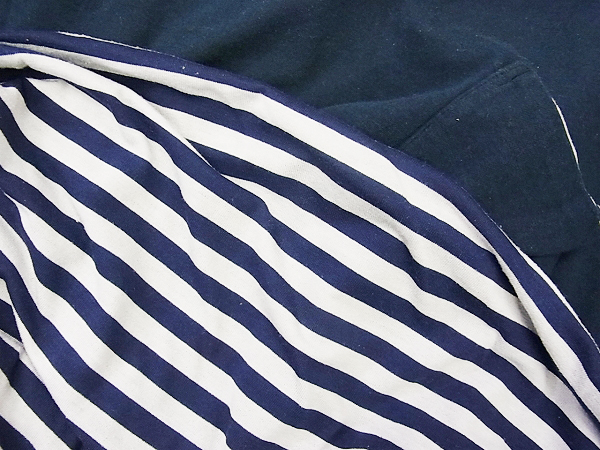 実際に弊社で買取させて頂いたダイエットブッチャースリムスキン 切り替え半袖Tシャツ 紺の画像 4枚目