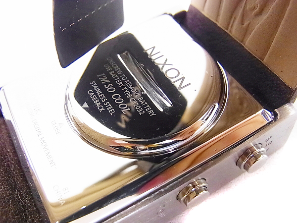 実際に弊社で買取させて頂いたNIXON/ニクソン DORK BROWN デジタル クウォーツ腕時計 A400400の画像 5枚目