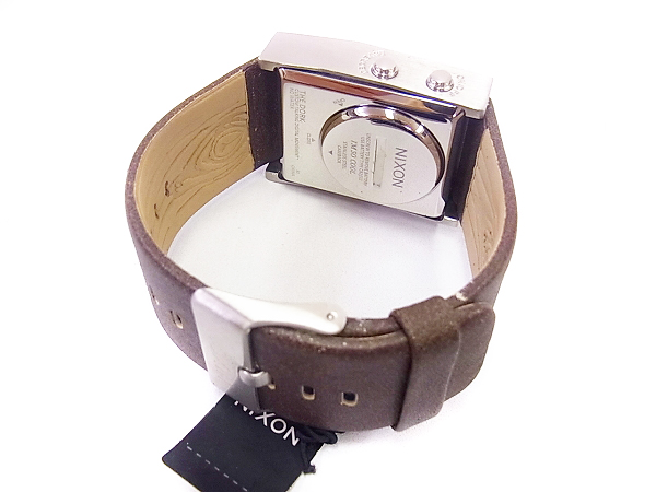 実際に弊社で買取させて頂いたNIXON/ニクソン DORK BROWN デジタル クウォーツ腕時計 A400400の画像 2枚目