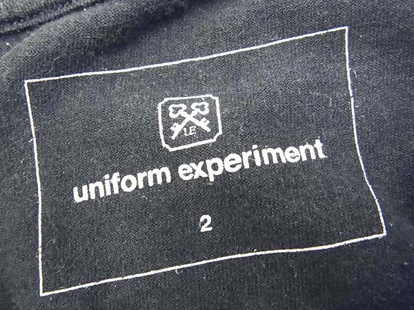 実際に弊社で買取させて頂いたユニフォームエクスペリメント ロゴプリント半袖Tシャツ 濃紺/2の画像 2枚目