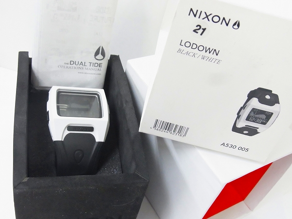 実際に弊社で買取させて頂いたNIXON/ニクソン 腕時計 LODOWN/ローダウン A530-005 黒白の画像 6枚目