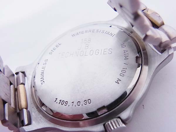 実際に弊社で買取させて頂いたGIVENCHY/ジバンシー メタルバンド腕時計 シルバー×ゴールドの画像 5枚目