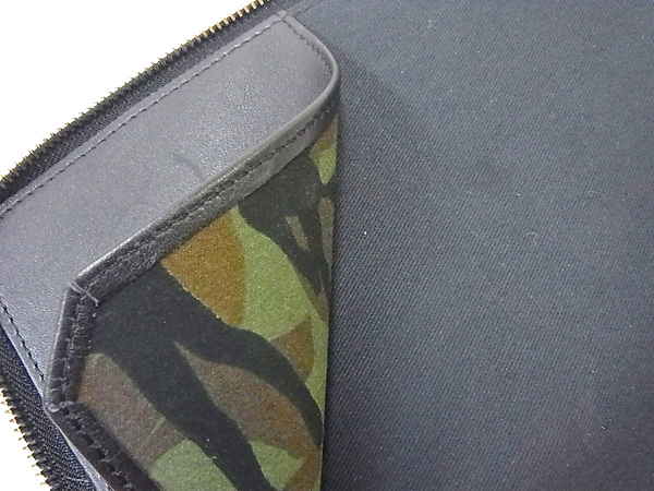 実際に弊社で買取させて頂いたJIMMY CHOO/ジミーチュウ 迷彩 カモ柄 レザー iPadケースの画像 6枚目