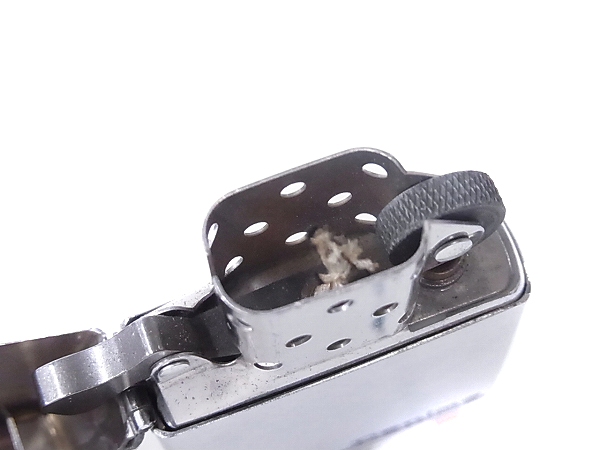 実際に弊社で買取させて頂いたZIPPO/ジッポー レギュラー Denime 卓上型 サテン加工 2001年製の画像 4枚目