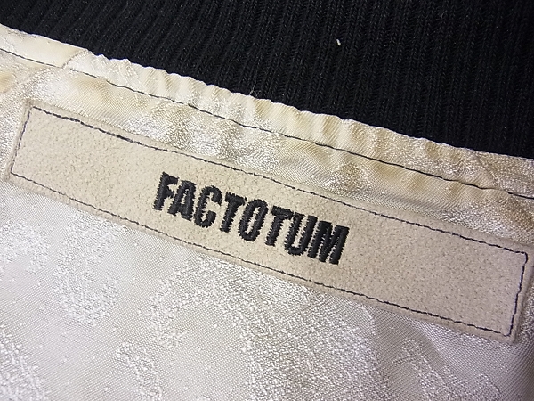 実際に弊社で買取させて頂いたFACTOTUM/ファクトタム スカジャン 鷹/刺繍 黒オフホワイト 46の画像 3枚目