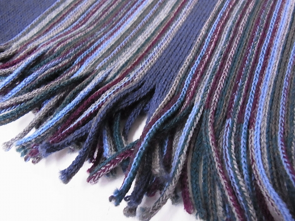 実際に弊社で買取させて頂いたHUGO BOSS/ヒューゴ・ボス ニットマフラー ストライプ ブルー系の画像 4枚目