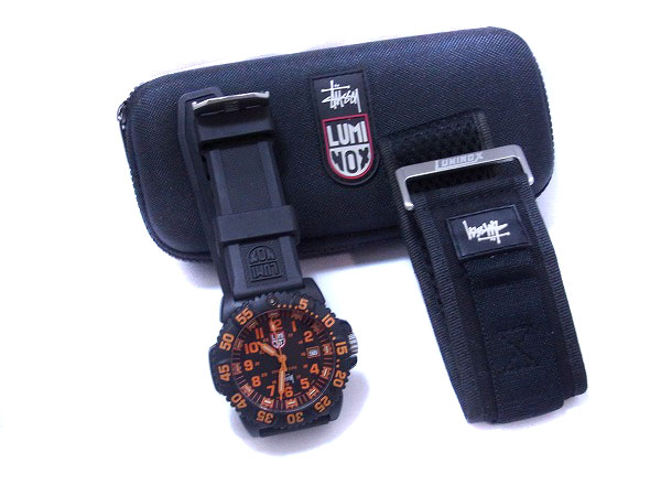 実際に弊社で買取させて頂いたルミノックス×STUSSY ダイバーズウォッチ 腕時計 黒オレンジの画像 6枚目