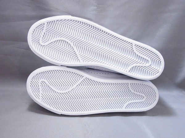 実際に弊社で買取させて頂いたNIKE×Fragment Design ALL COURT PREMIUM LTHR 386752-103/28.5の画像 4枚目