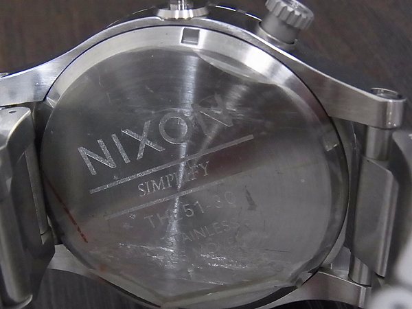 実際に弊社で買取させて頂いたNIXON/ニクソン THE 51-30 ダイバーズウォッチ/腕時計 A057-000の画像 5枚目