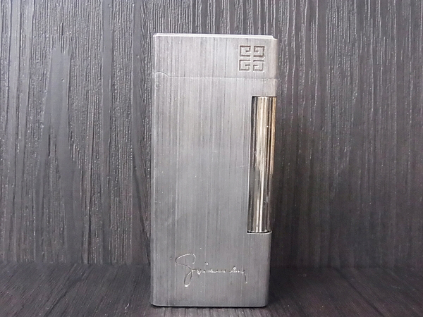 実際に弊社で買取させて頂いたGIVENOHY/ジバンシィ ローラ式ガスライター 四角/シルバーの画像 1枚目