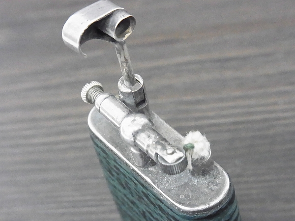 実際に弊社で買取させて頂いたダンヒル 革貼り ビンテージ 1920年代 ダブルホイールライターの画像 4枚目