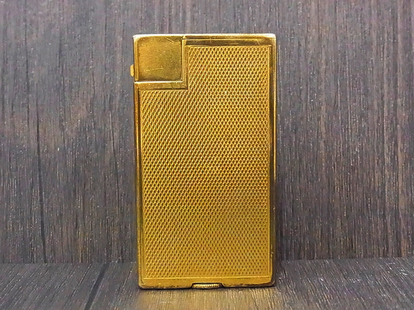 実際に弊社で買取させて頂いたダンヒル ヴィンテージ Savory スイス製 オイルライター 金の画像 1枚目