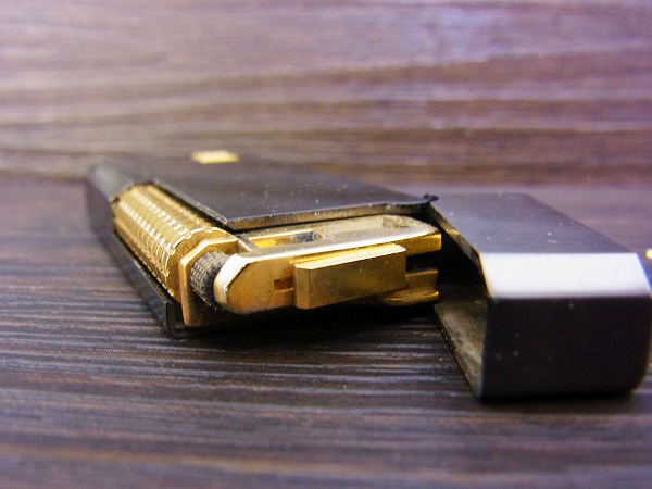 実際に弊社で買取させて頂いたGIVENCHY/ジバンシー フリントガスライター ブラック×ゴールドの画像 2枚目