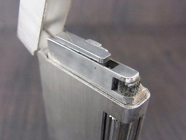 実際に弊社で買取させて頂いたGIVENOHY/ジバンシィ ローラ式ガスライター 四角/シルバーの画像 4枚目