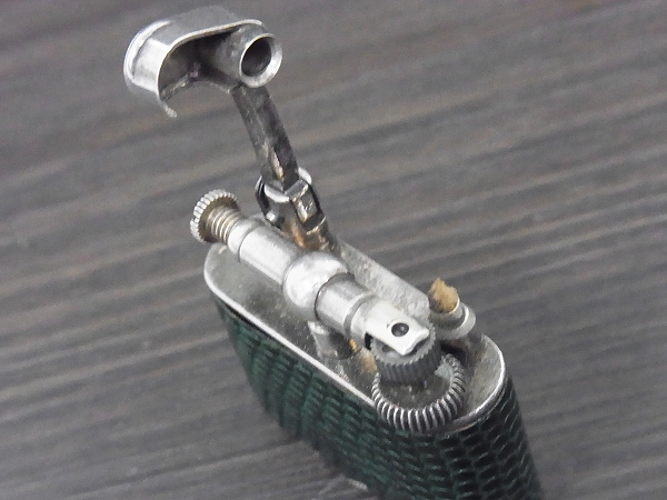 実際に弊社で買取させて頂いたダンヒル 革張り スターリング 1920年代頃 ビンテージライターの画像 5枚目