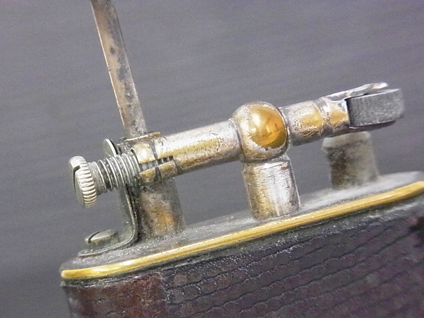 実際に弊社で買取させて頂いたdunhill 1930年-40年 ユニーク 革張り ダブルホイールライターの画像 4枚目