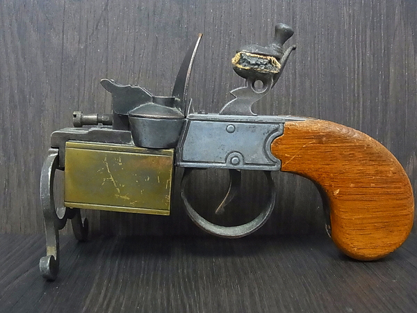 実際に弊社で買取させて頂いたダンヒル ビンテージ オイルライター TINDER PISTOL/40年代製の画像 1枚目