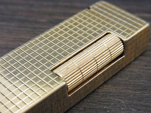 実際に弊社で買取させて頂いたダンヒル ROLLALITE ビンテージ 1940年代 金張り ライターの画像 3枚目