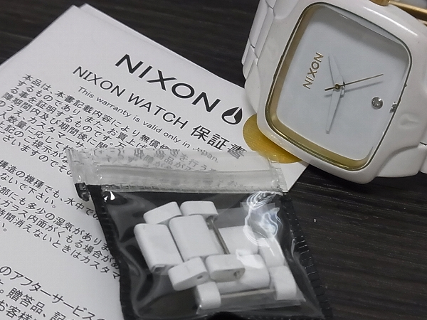 実際に弊社で買取させて頂いた【10万↑】NIXON PLAYER オールホワイト 1Pダイヤ A140-1035の画像 7枚目