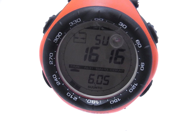 実際に弊社で買取させて頂いたSUUNTO/スント VECTOR 海外モデル オレンジ/SS015077000の画像 1枚目