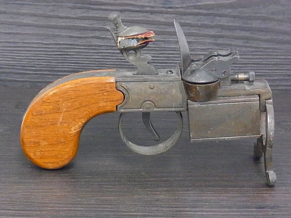 実際に弊社で買取させて頂いたダンヒル ビンテージ オイルライター TINDER PISTOL/40年代製の画像 2枚目