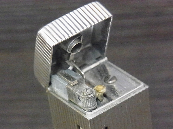 実際に弊社で買取させて頂いたDunhill/ダンヒル ストライプ 卓上型 ローラライト ライターの画像 2枚目