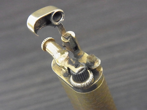 実際に弊社で買取させて頂いたdunhill/ダンヒル SYLPH ビンテージ 初期型オイルライター 金の画像 5枚目