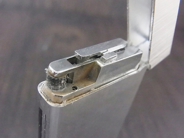 実際に弊社で買取させて頂いたGIVENOHY/ジバンシィ ローラ式ガスライター 四角/シルバーの画像 3枚目