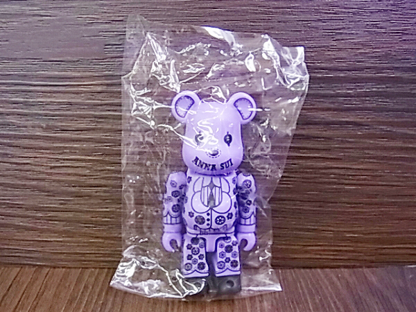 実際に弊社で買取させて頂いたBE@RBRICK/ベアブリック ANNA SUI/アナスイ 2011/コラボ 100％の画像 1枚目