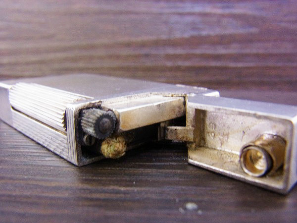 実際に弊社で買取させて頂いたDUNHILL/ダンヒル オールド イングランド製 オイルライターの画像 3枚目