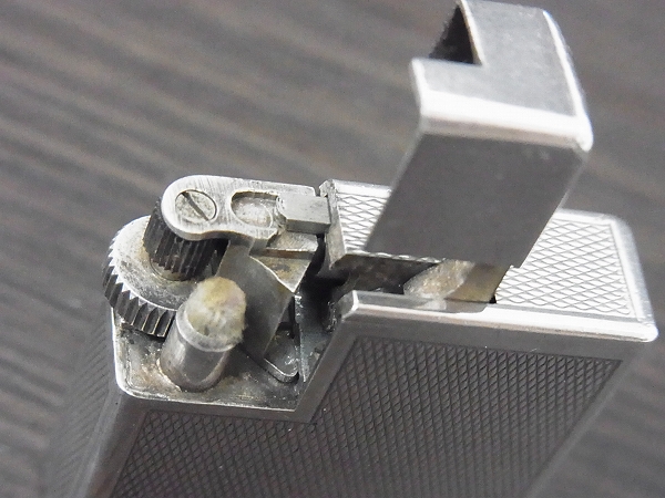 実際に弊社で買取させて頂いたダンヒル 1930年代 スクエアボーイ ビンテージライター 銀の画像 5枚目