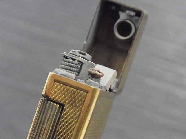 実際に弊社で買取させて頂いたdunhill London/ダンヒル ヴィンテージ オイルライター 金の画像 5枚目
