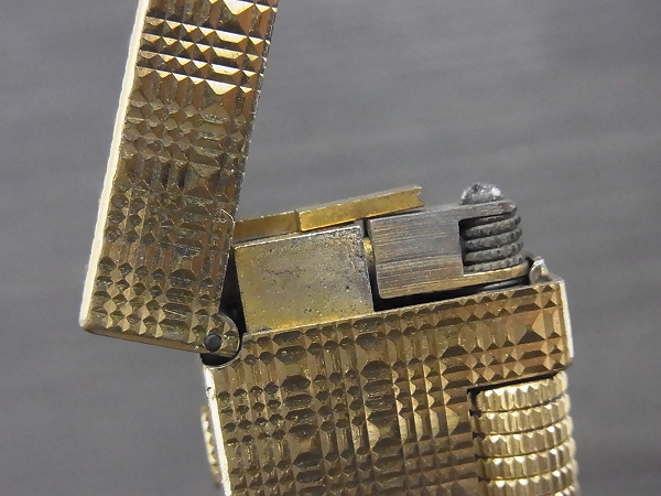 実際に弊社で買取させて頂いたdunhill/ダンヒル ビンテージ フロレンタイン柄 ライター 金の画像 6枚目