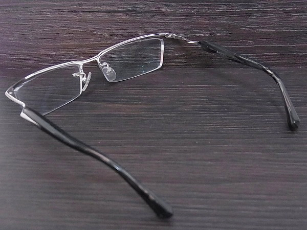 実際に弊社で買取させて頂いたレスザンヒューマン Andrei.C メガネフレーム スクエア型 銀の画像 2枚目